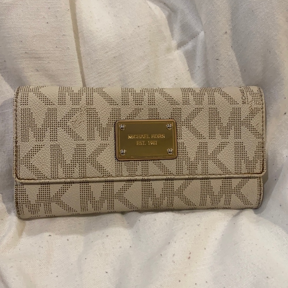 Michael kors trifold wallet